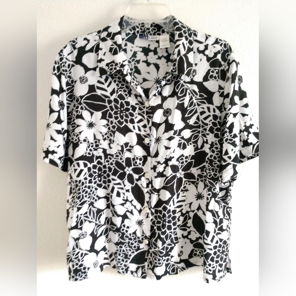 Pretty La Cera Floral Shirt Short Sleeve Black White Size 1X, Chest 42"